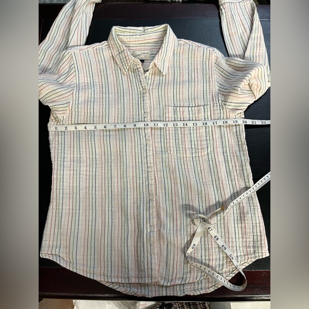 Universal Thread button down size medium - Picture 7 of 8